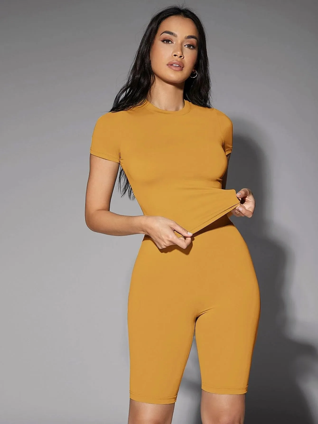 Round Neck Solid Fitted Tee