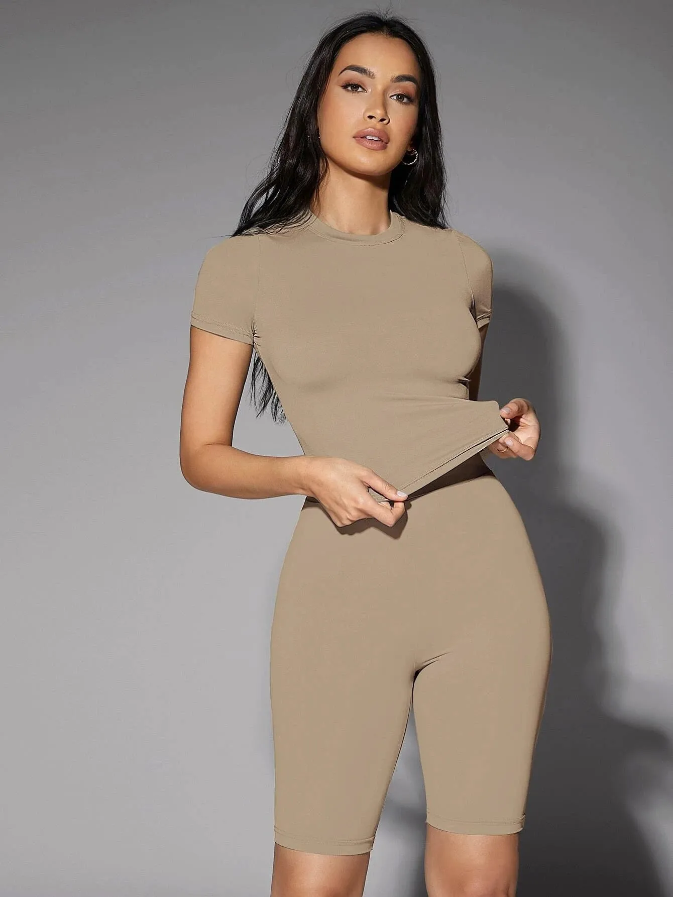 Round Neck Solid Fitted Tee