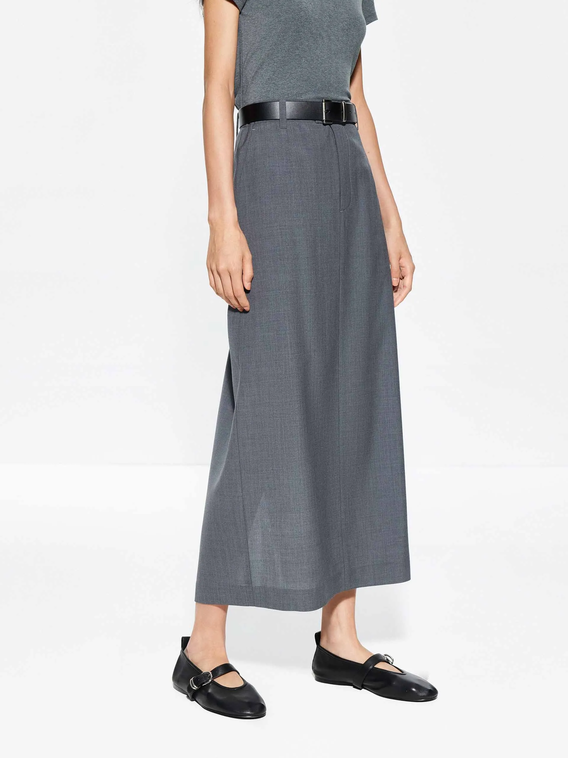 Straight Cut Back Slit Skirt